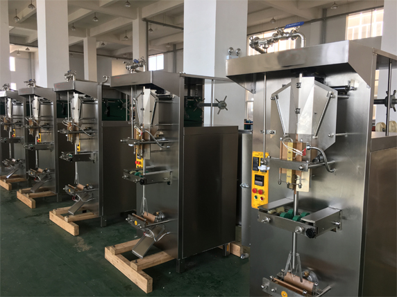 小型液體包裝機(jī) 小型液體包裝機(jī)